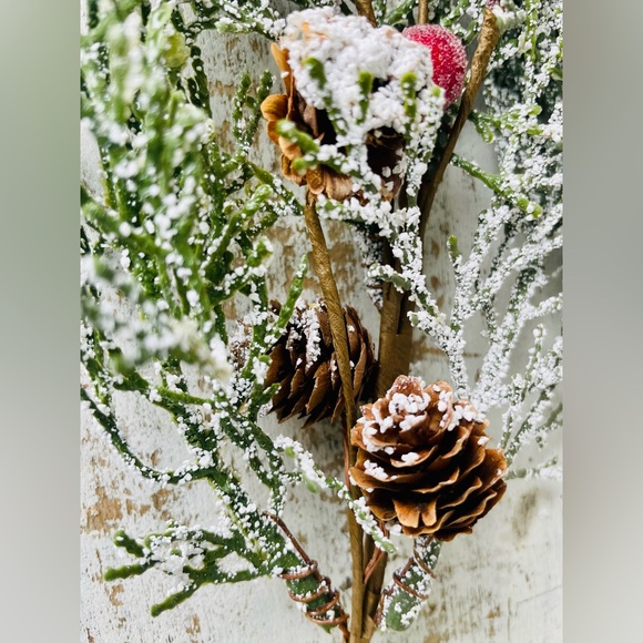 *Snowy Cypress & Sugar Berry Spray - Picture 4 of 11